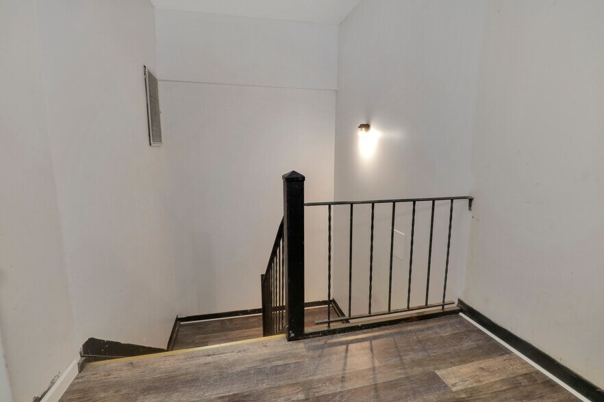 More Photos Of 103 Fort Salonga Rd, Northport Office For Sale