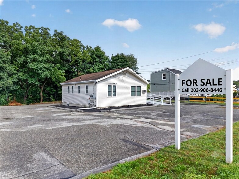 More Photos Of 25 Chesterfield Rd, East Lyme Office For Sale