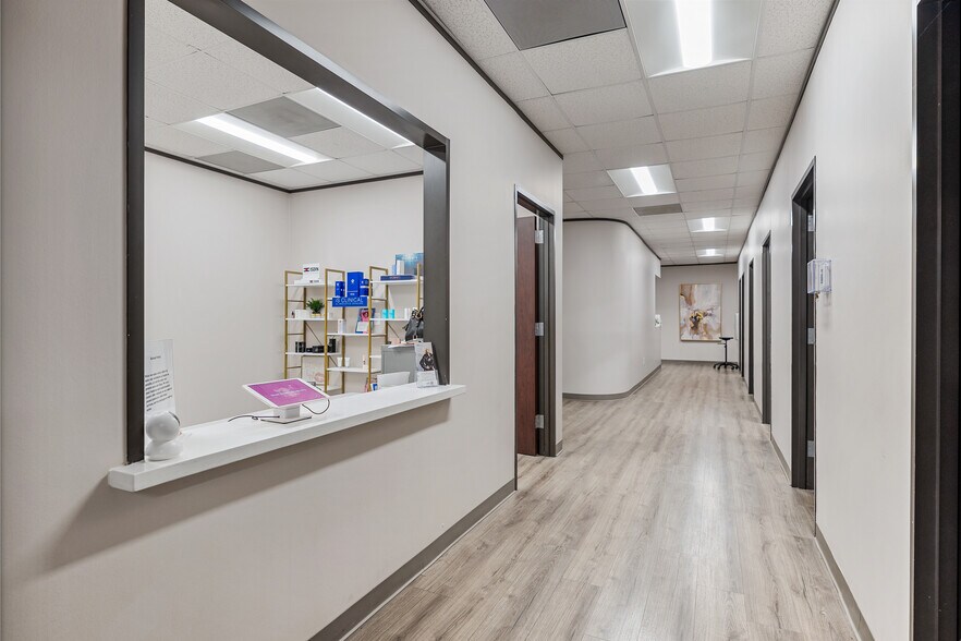 More Photos Of 1330 Kingwood Dr, Kingwood Medical For Lease