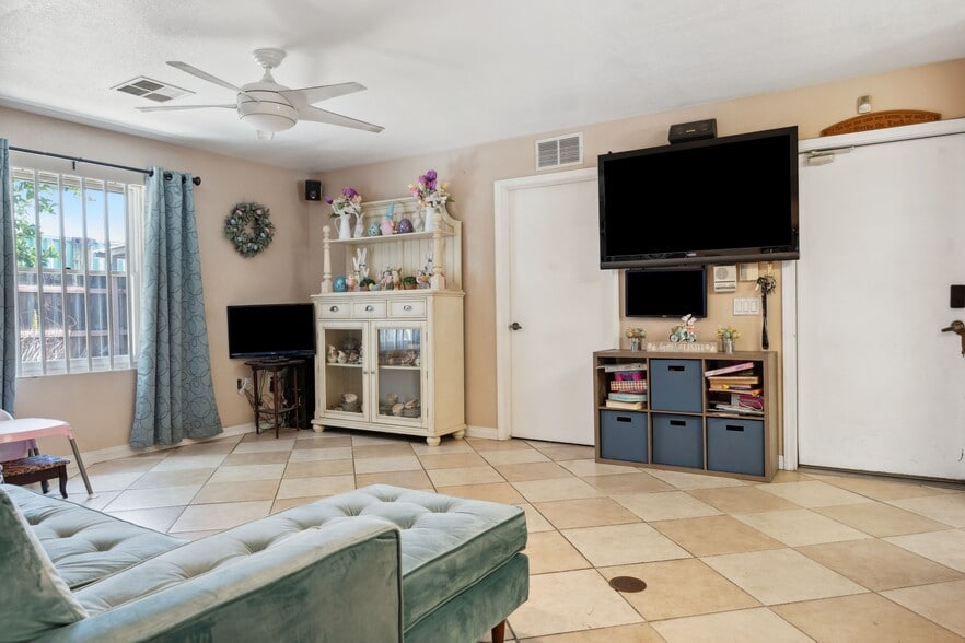 More Photos Of 1810 S Chester Ave, Bakersfield Service For Sale