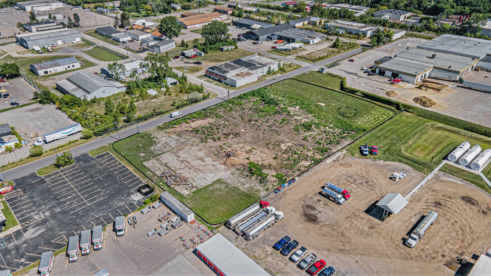 More Photos Of 3302 Kent St, Flint Distribution For Lease