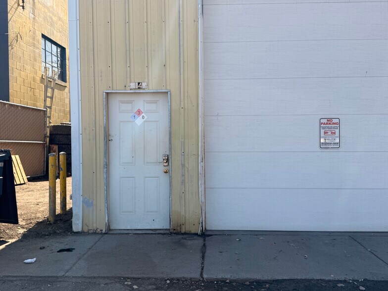 More Photos Of 14 Acker St W, Saint Paul Auto Repair For Lease