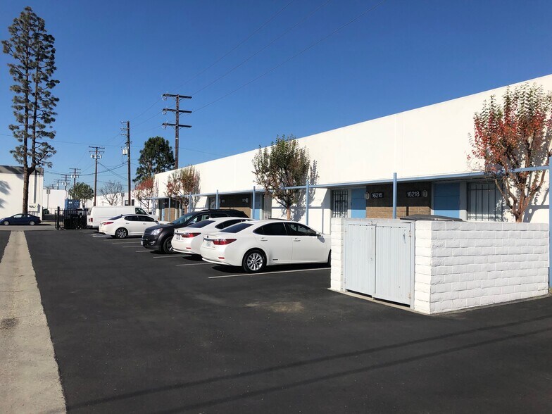 More Photos Of 16220-16228 Gundry Ave, Paramount Warehouse For Lease