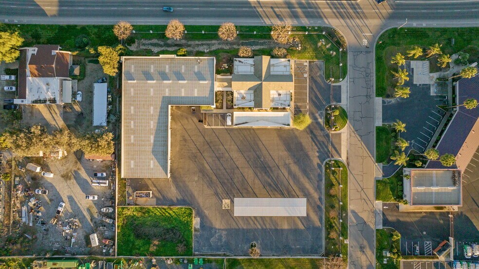 More Photos Of 1123 N Plaza Dr, Visalia Warehouse For Lease