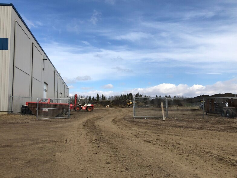 More Photos Of 20 Veenstra Dr, Red Deer County Warehouse For Lease