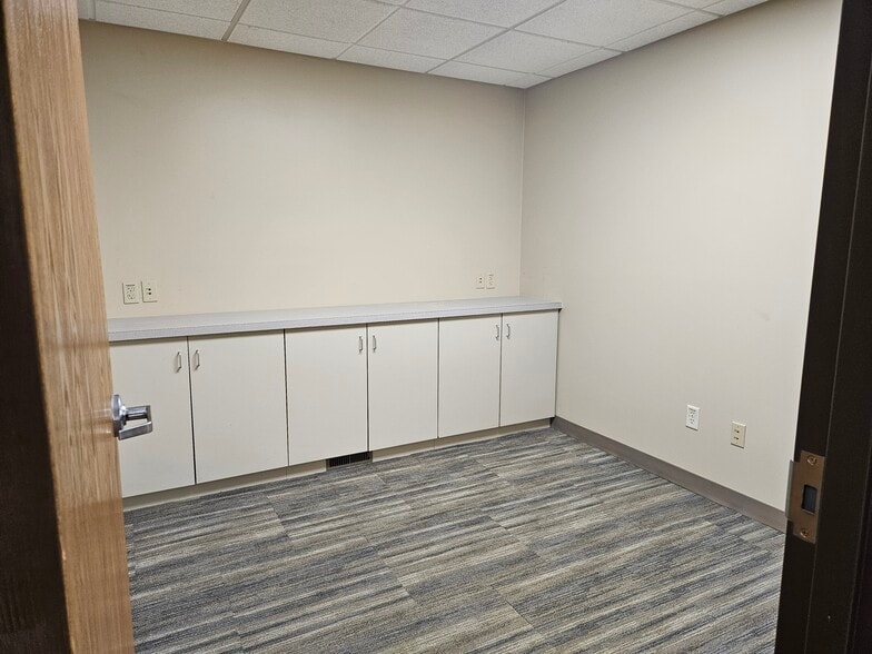 More Photos Of 5444 State St, Saginaw Office For Lease