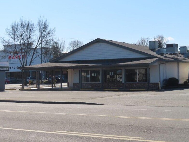 More Photos Of 771 W Stewart Ave, Medford Freestanding For Lease