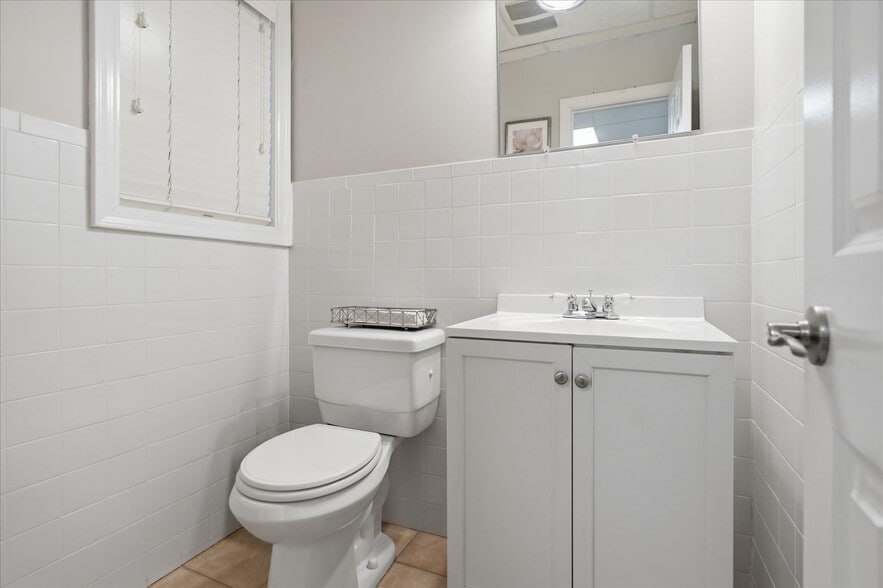 More Photos Of 33 Candee Ave, Sayville Medical For Lease