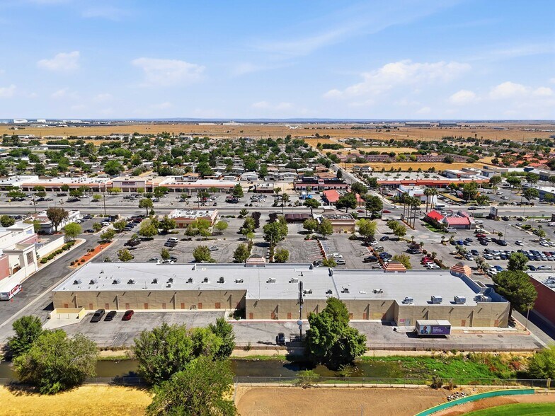 More Photos Of 2140 E Palmdale Blvd, Palmdale Unknown For Lease