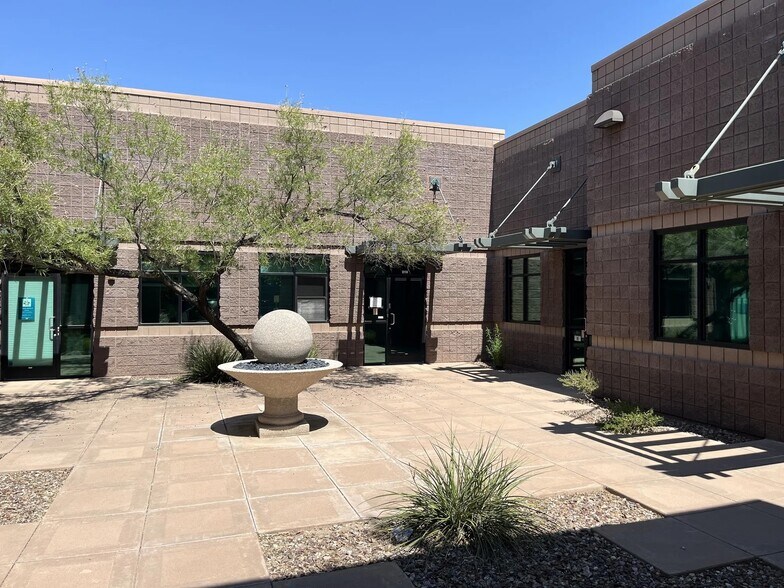 More Photos Of 42104 N Venture Dr, Anthem Medical For Lease