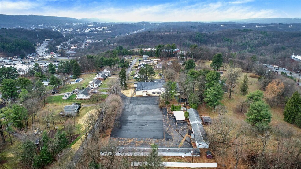 More Photos Of 145 Chamberlaine Ave, Pottsville Flex For Sale