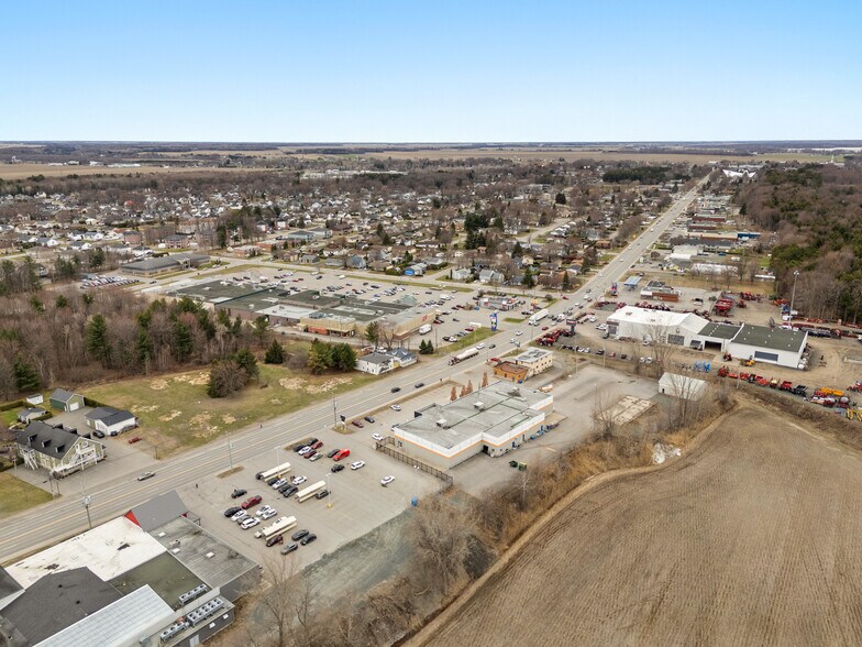 More Photos Of 2145 Boul Louis-Fréchette, Nicolet Department Store For Sale