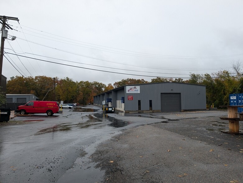 More Photos Of 237 River Rd, Uxbridge Warehouse For Lease