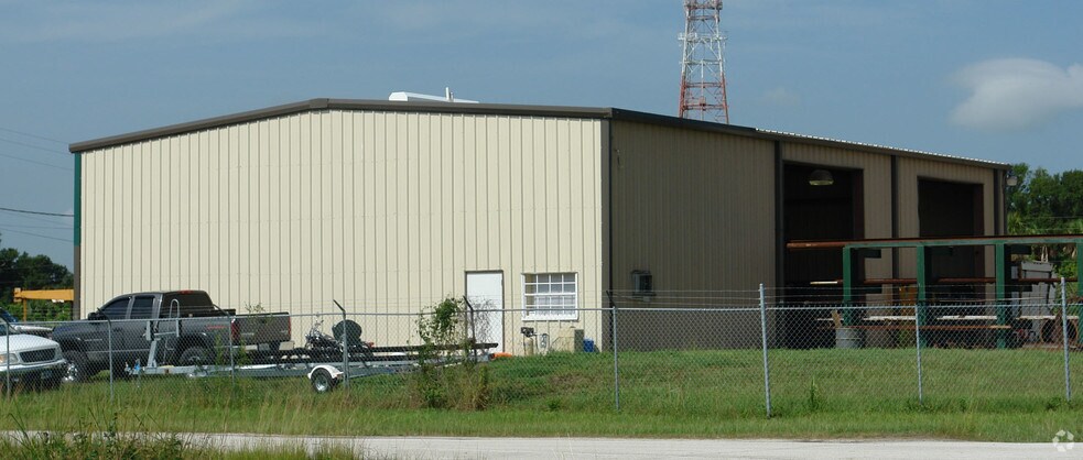 More Photos Of 225 Boyd Rd, Fort Pierce Warehouse For Lease