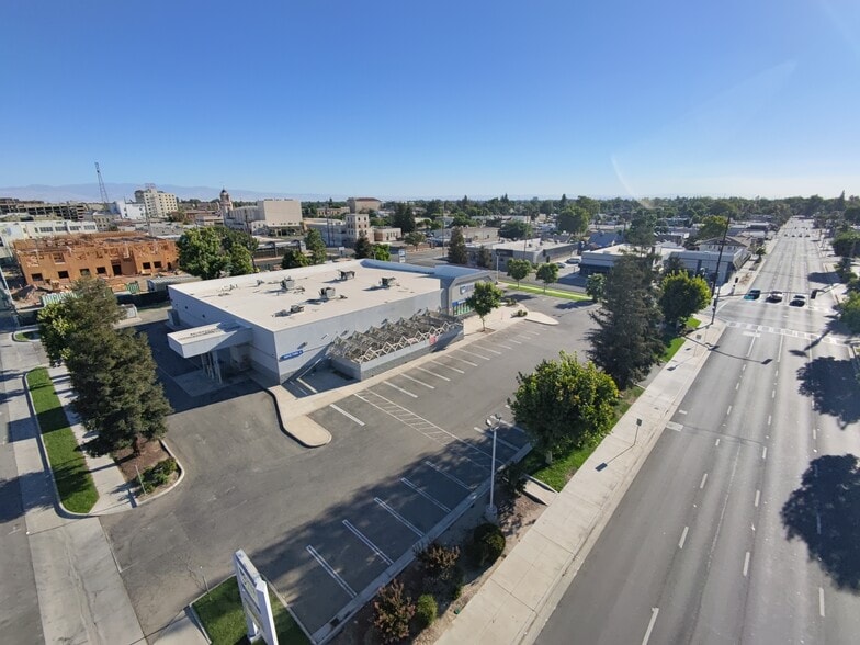 More Photos Of 1701 23rd St, Bakersfield Drugstore For Lease