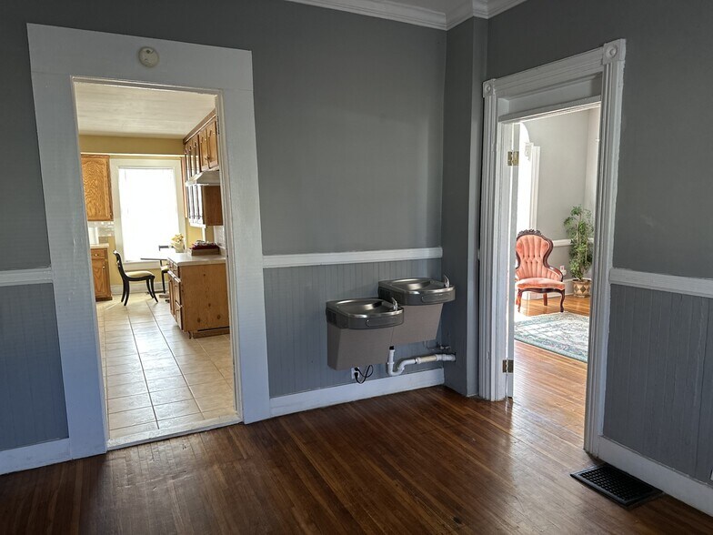 More Photos Of 403 E Main St, Rock Hill Office For Sale