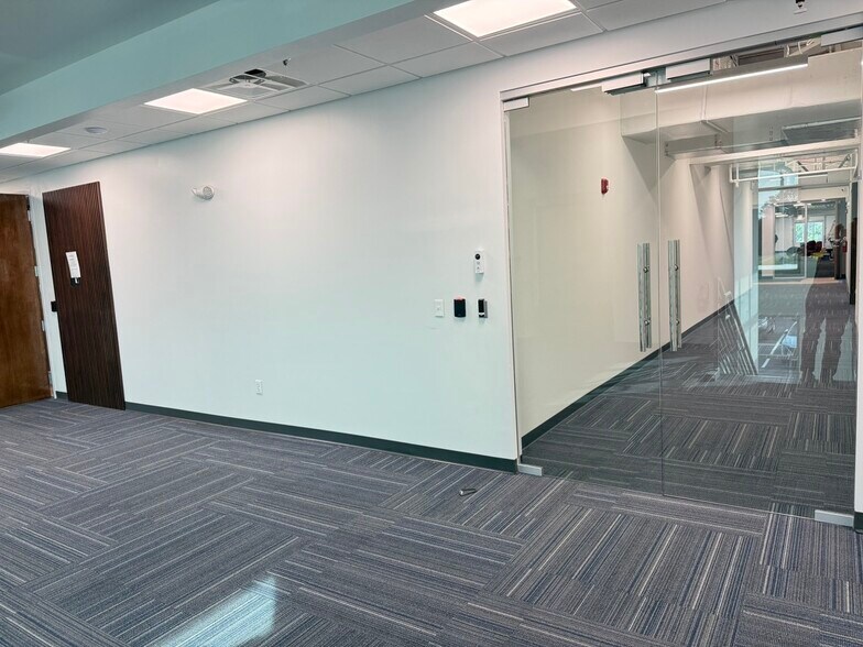 More Photos Of 511 N John Rodes Blvd, Melbourne Office For Lease