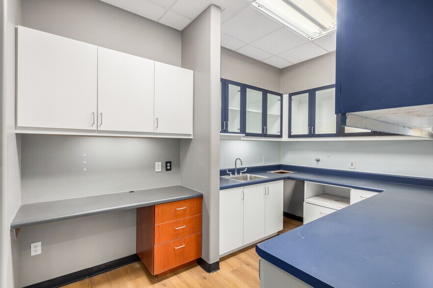 More Photos Of 13575 W Indian School Rd, Litchfield Park Medical For Lease