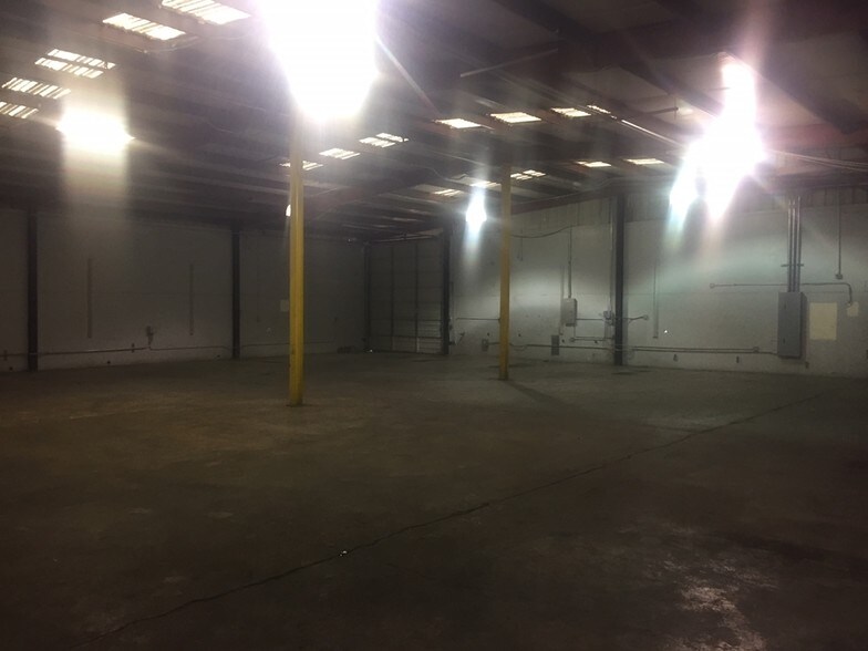 More Photos Of 4620 W Highway 290, Dripping Springs Warehouse For Lease