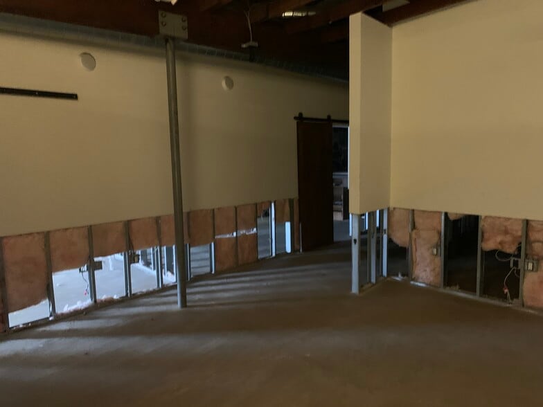 More Photos Of 2003-2011 Main St, Santa Monica Freestanding For Sale