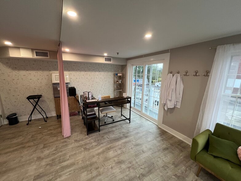 More Photos Of 226 York St, York Office For Lease