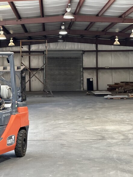 More Photos Of 21051 Coastal Pky, Gulfport Industrial For Lease