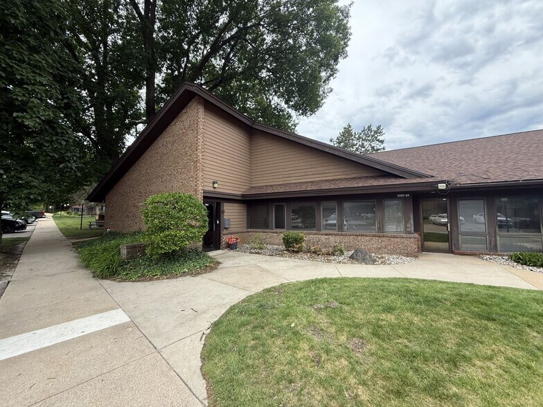 Primary Photo Of 5080-5085 Lovers Ln, Portage Medical For Sale