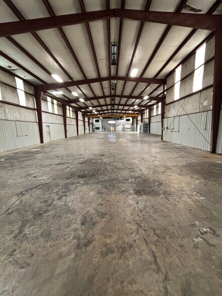 More Photos Of 5101 Maxie St, Houston Manufacturing For Lease