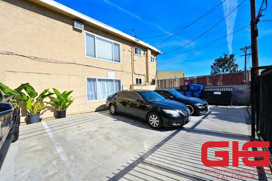 More Photos Of 4214 Montclair St, Los Angeles Apartments For Sale