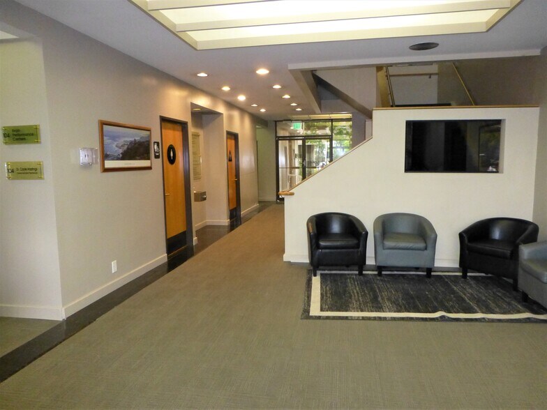 More Photos Of 660 Hampshire Rd, Westlake Village Office For Sale