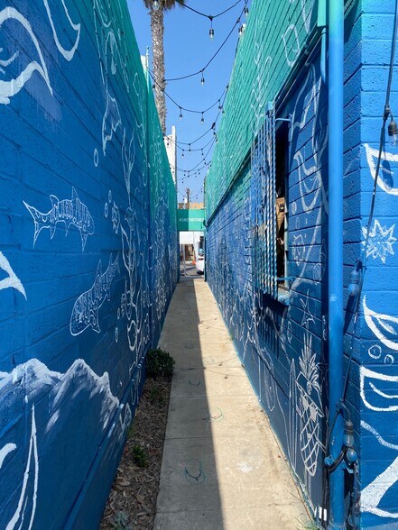 More Photos Of 1035-1038 Garnet Ave, San Diego Restaurant For Lease