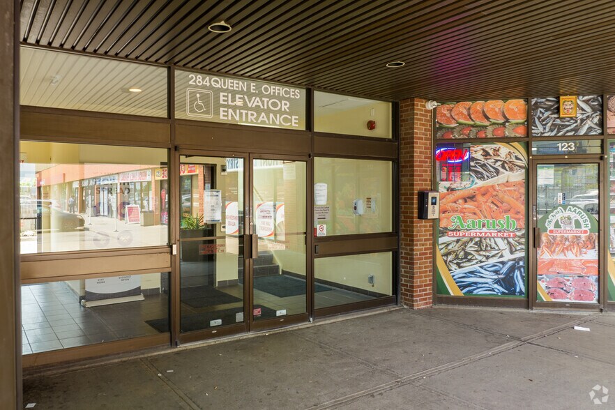 More Photos Of 284 Queen St E, Brampton Office For Lease