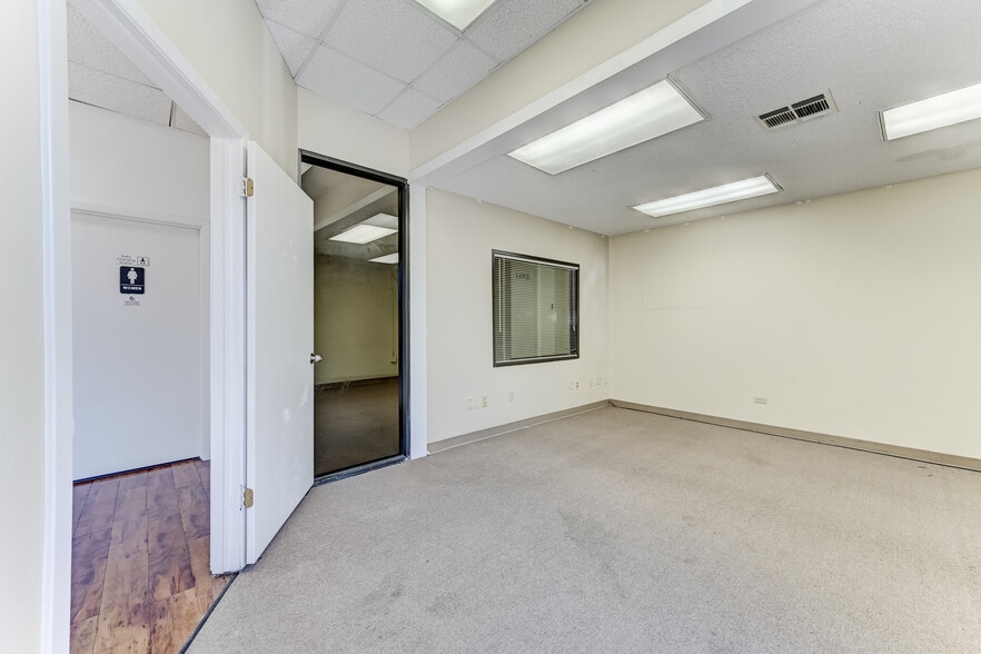 More Photos Of 9802 Whithorn Dr, Houston Office For Sale