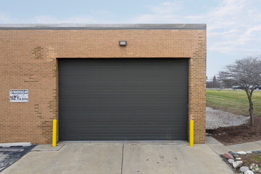 More Photos Of 200-220 Fencl Ln, Hillside Manufacturing For Sale