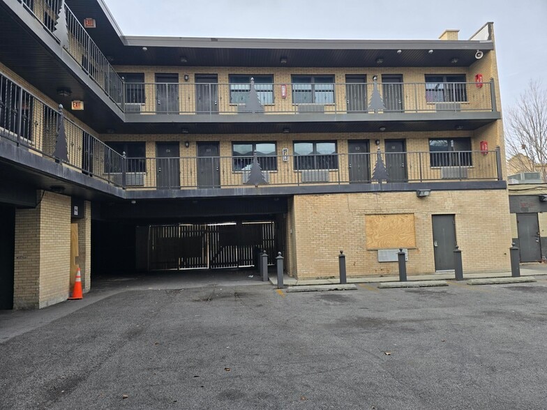 More Photos Of 7621 S Cottage Grove Ave, Chicago Hotel For Sale
