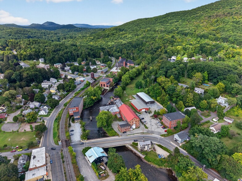 More Photos Of 420 Park St, Housatonic Flex For Sale