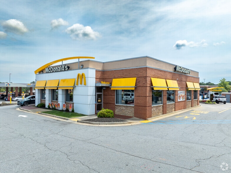 More Photos Of 8876 Dallas Acworth Hwy, Dallas Storefront For Lease