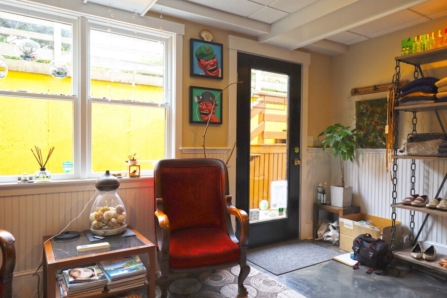 More Photos Of 316 Gifford St, Falmouth Office For Lease