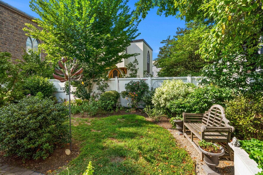 More Photos Of 314 Essex St, Salem Specialty For Sale
