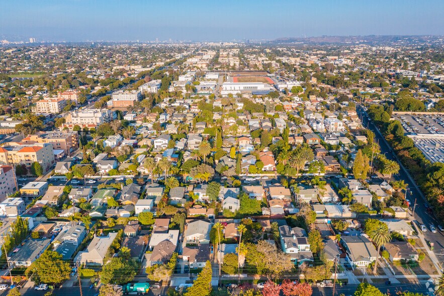 More Photos Of 2478 Penmar Ave, Venice Dormitory For Sale