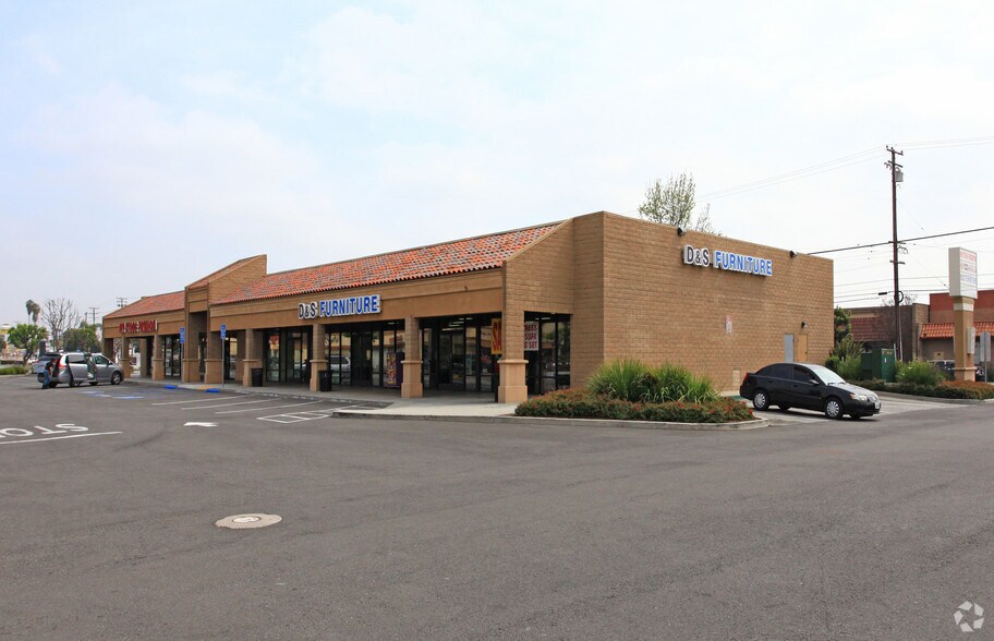More Photos Of 9025-9029 Artesia Blvd, Bellflower Freestanding For Lease