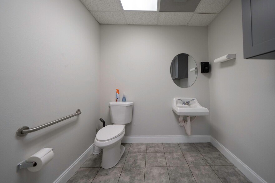 More Photos Of 25451 Fortran Dr, Punta Gorda Warehouse For Sale