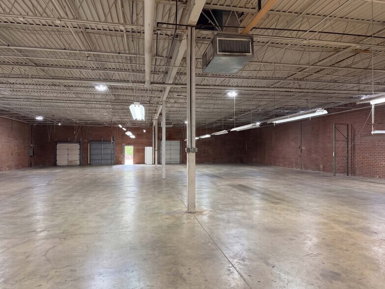 More Photos Of 702 Prospect St, High Point Warehouse For Lease