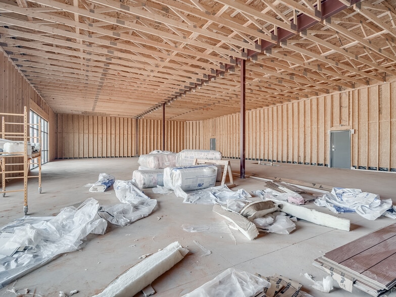 More Photos Of 4235 NW Expressway, Oklahoma City General Retail For Lease