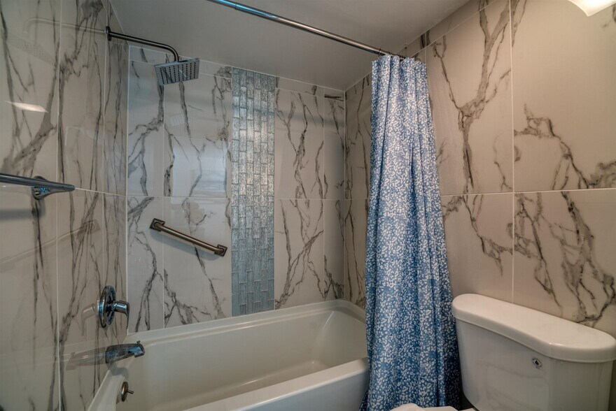 More Photos Of 107 Anastasia Blvd, Saint Augustine Hotel For Sale