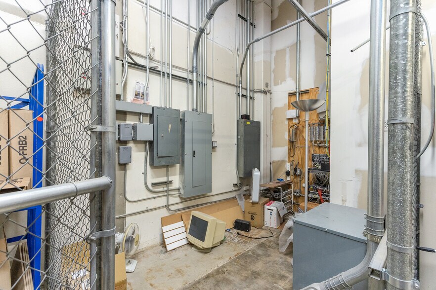 More Photos Of 2991-2995 E White Star Ave, Anaheim Warehouse For Sale