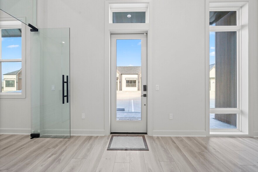 More Photos Of 1325 Main St, Katy Medical For Lease