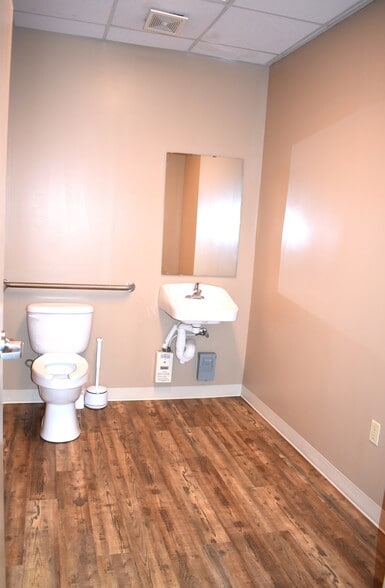 More Photos Of 3615 S Railroad St, Phenix City Medical For Lease