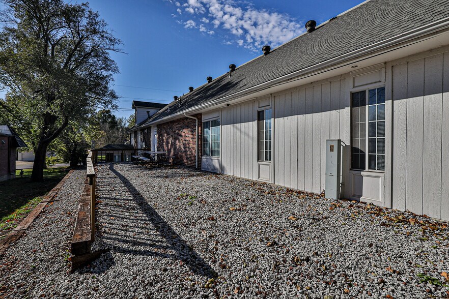 More Photos Of 13013 Fuller Ave, Grandview Office For Sale