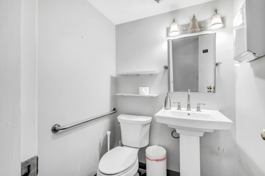 More Photos Of 311 Boston Post Rd, Wayland Office For Sale